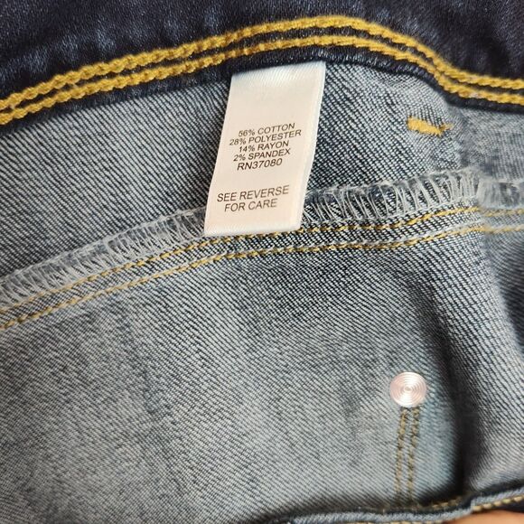 C Est. 1946 Denim Capri Jeans Women's 6 Dark Blue Contemporary Distressed Cuffed - Picture 8 of 9